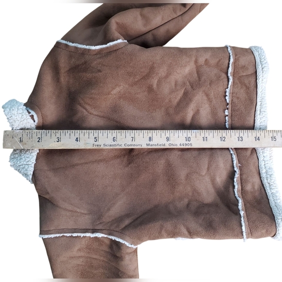 Toddlers Brown and Cream Sherpa Jacket. CachCach. 2T - Picture 12 of 12